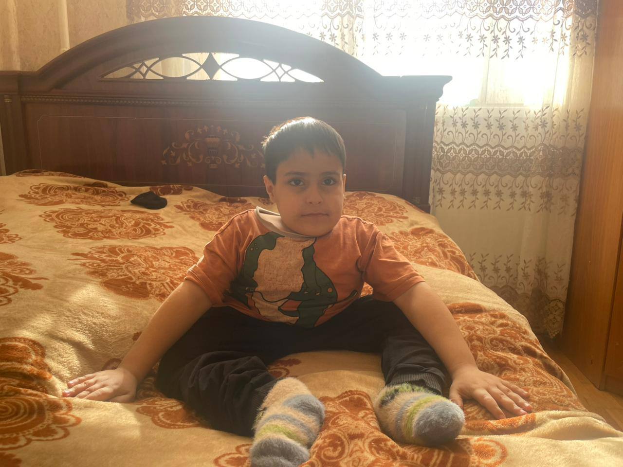 Абраму нужна активная коляска, которая поможет ему комфортно и безопасно передвигаться!