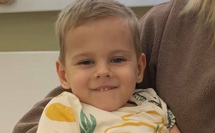 Сережа очень хочет встать на ножки и уметь передвигаться самостоятельно