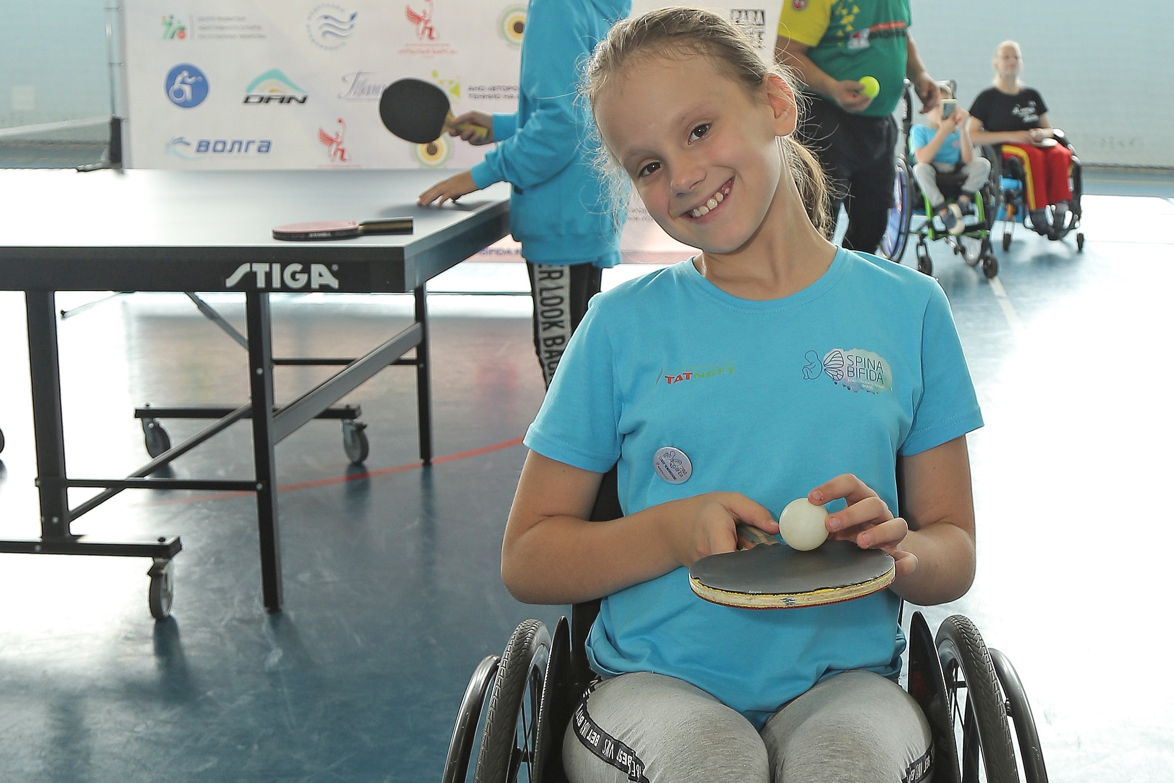 Настя родилась с диагнозом спина бифида. Ей необходима инвалидная коляска