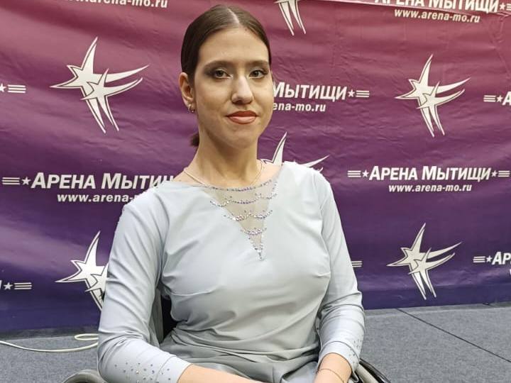 Насте нужна легкая и маневренная коляска, чтобы она могла передвигаться самостоятельно без помощи