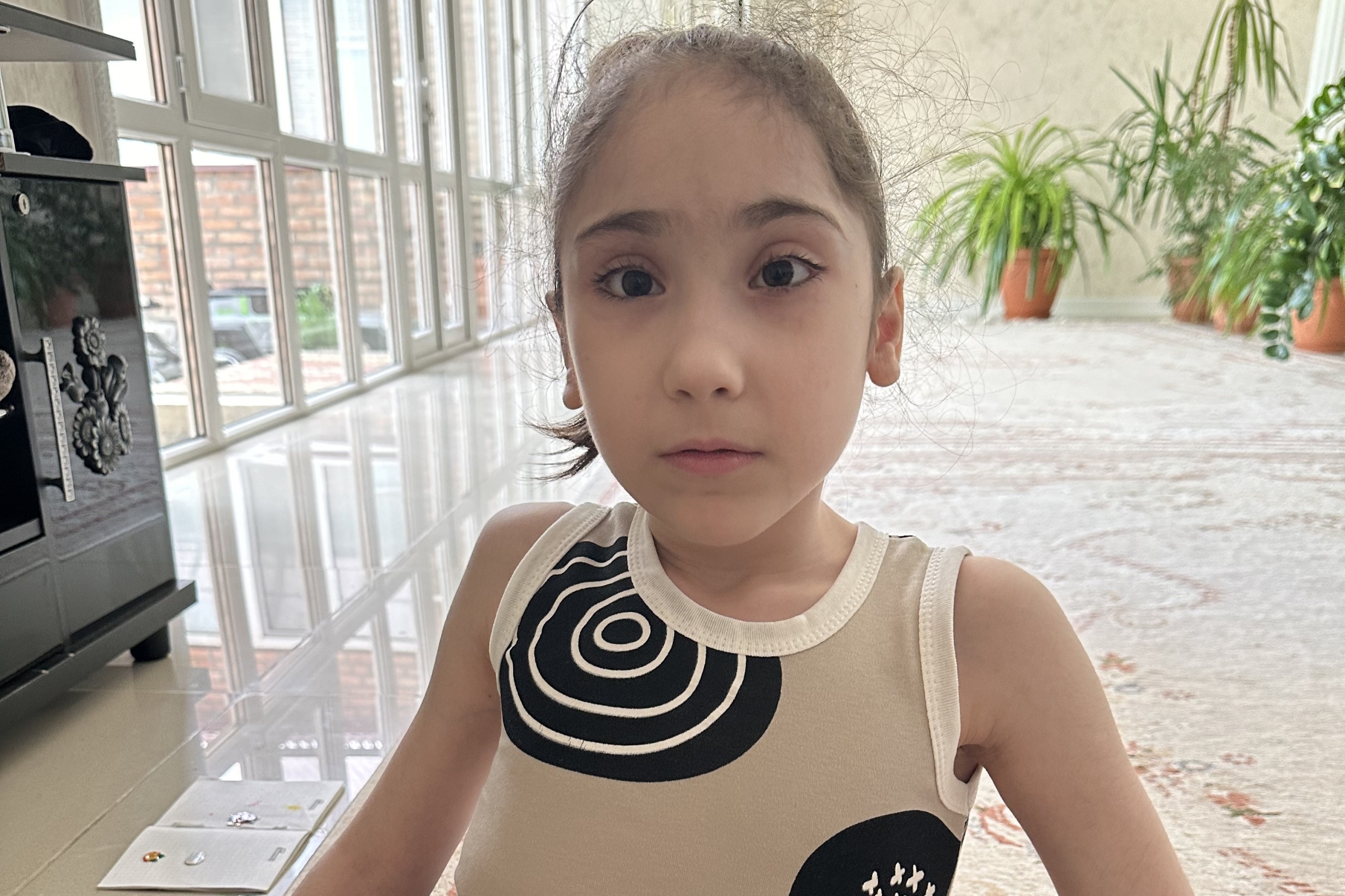 Из-за диагноза спина бифида, Фатима не может ходить и ей нужна активная коляска!